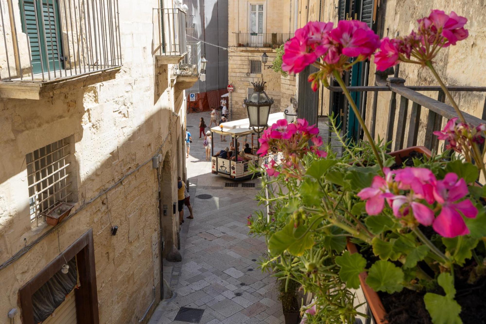 Palazzo Della Contessa - Suites & Breakfast Lecce Buitenkant foto